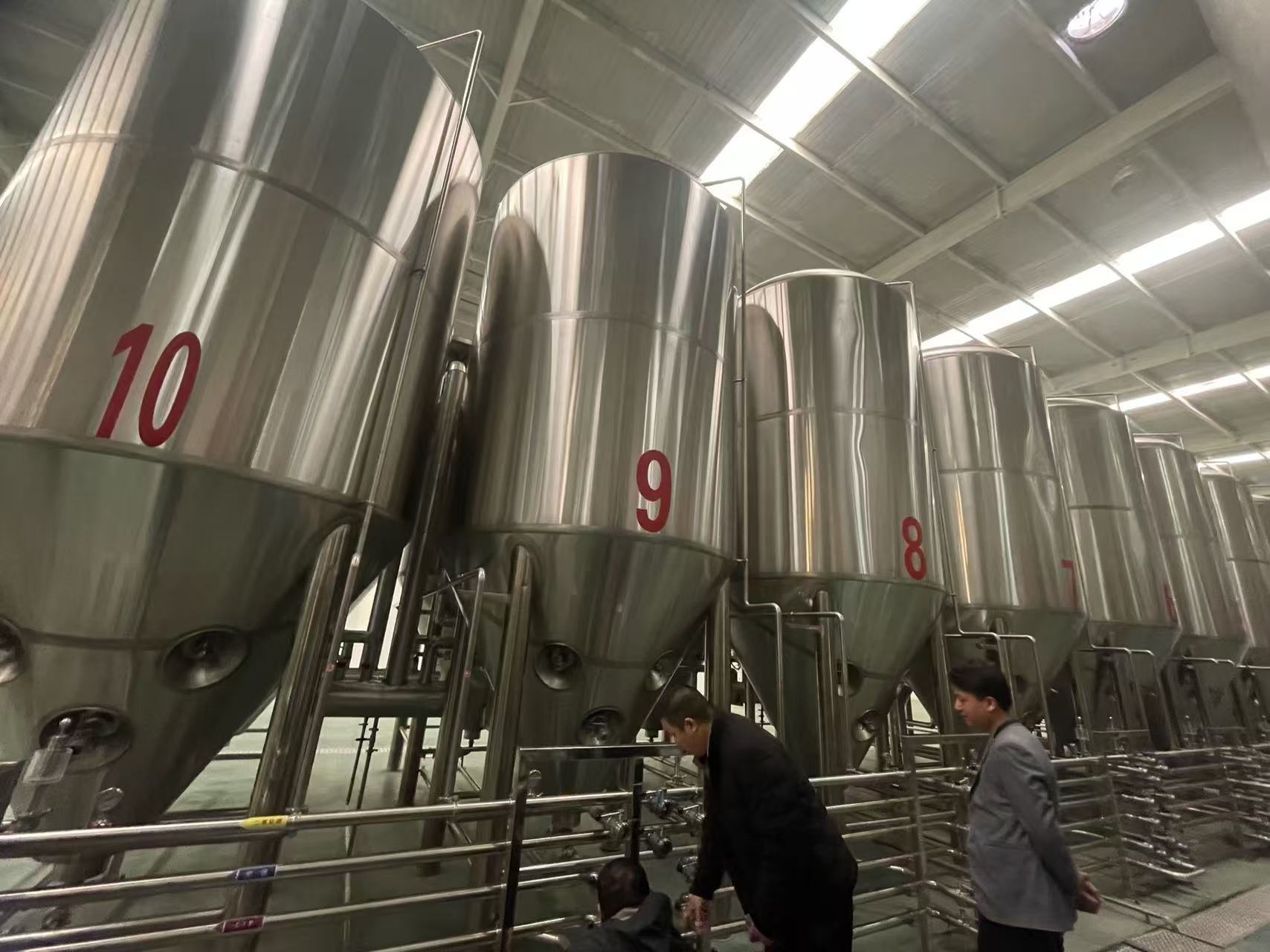 丹江口精酿啤酒设备厂—平面布置、设备设计、制造、调试、培训等一条龙服务